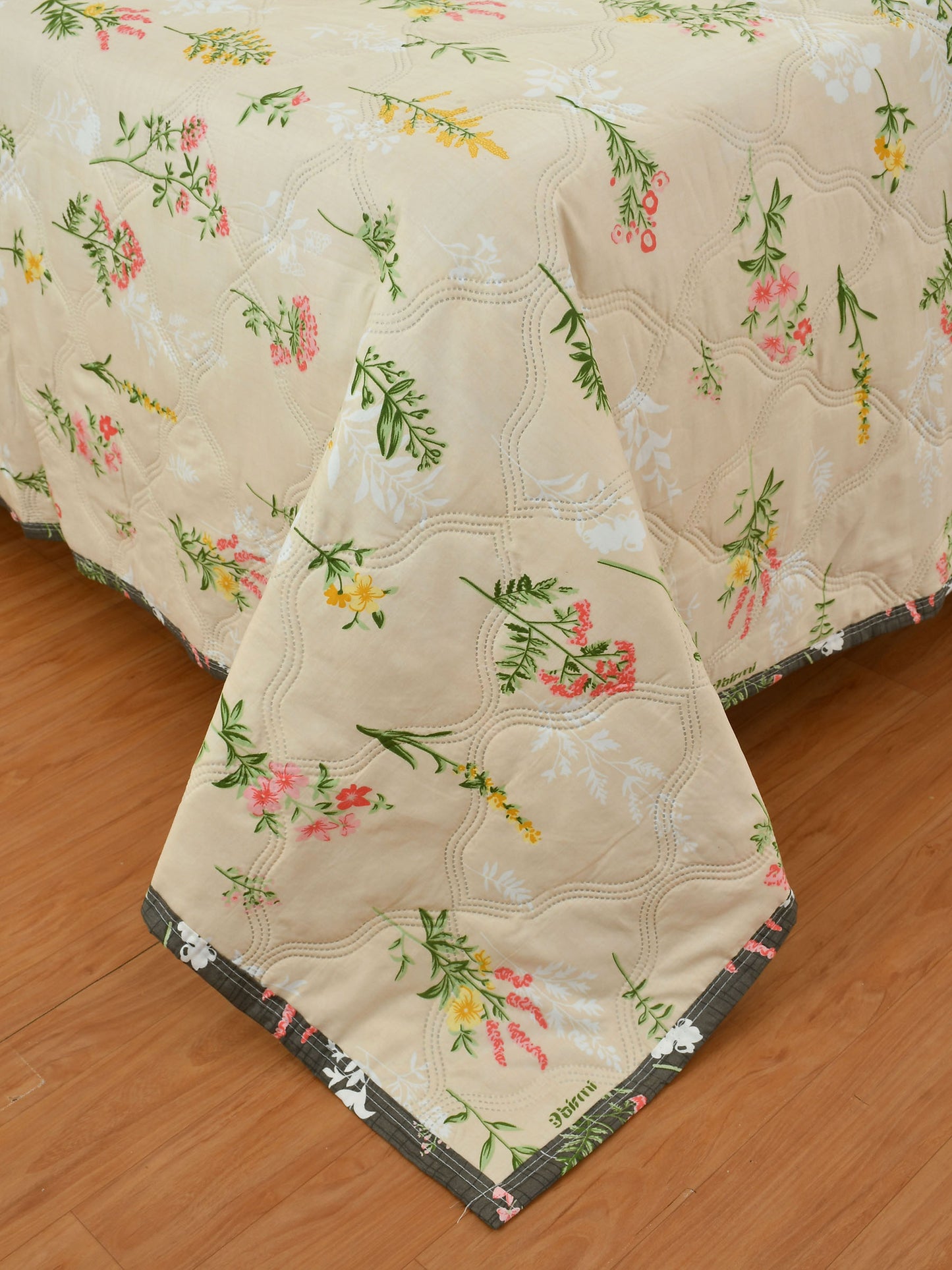 Furnofy 200 GSM Premium King Size Reversible Comforter/Quilt (220x224 cm) - Microfiber, Pack of 1