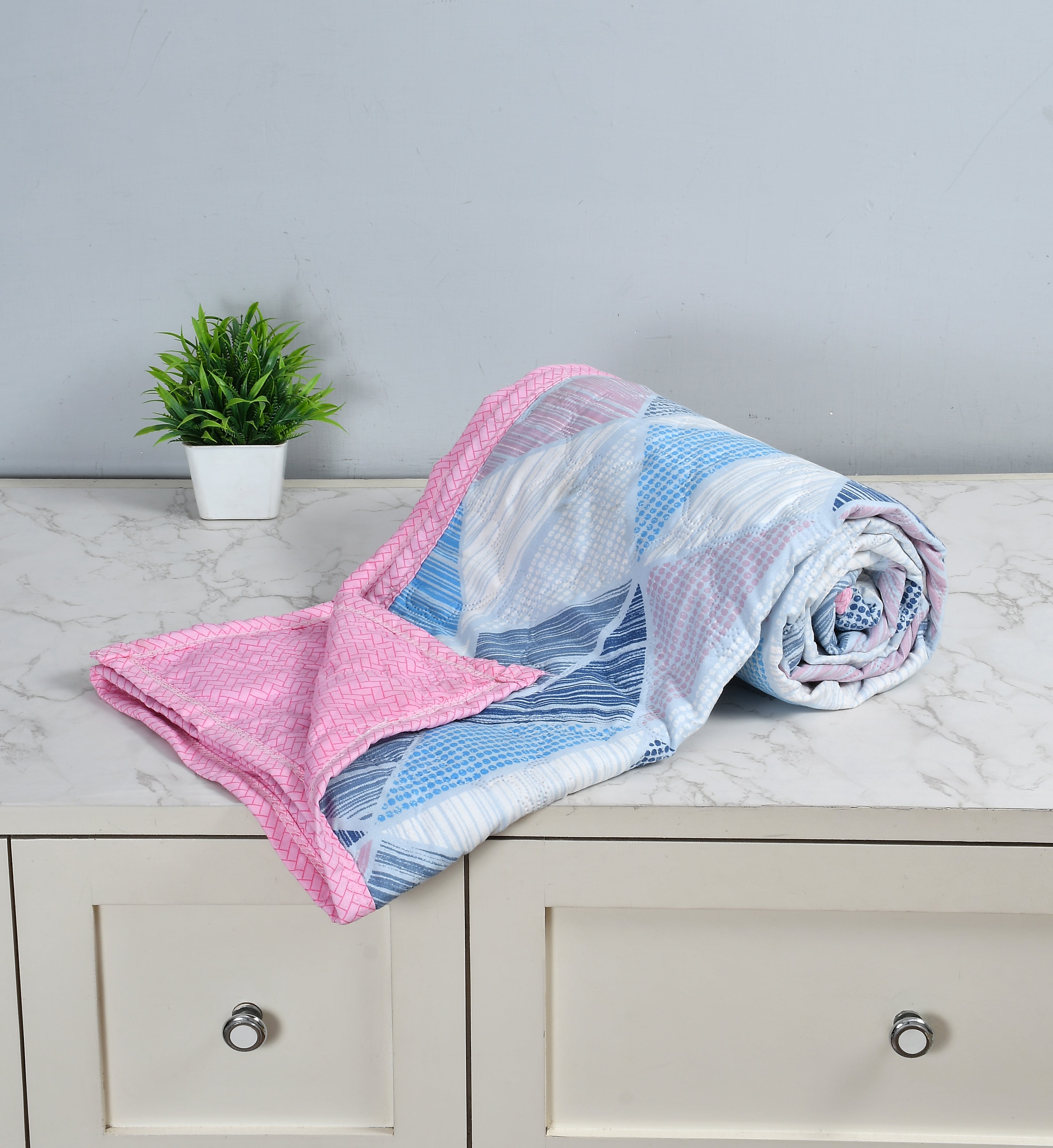 Furnofy 180 GSM Premium Single Bed Reversible Comforter/Quilt (150x220 cm) - Microfiber, Pack of 1, Abstract Blue