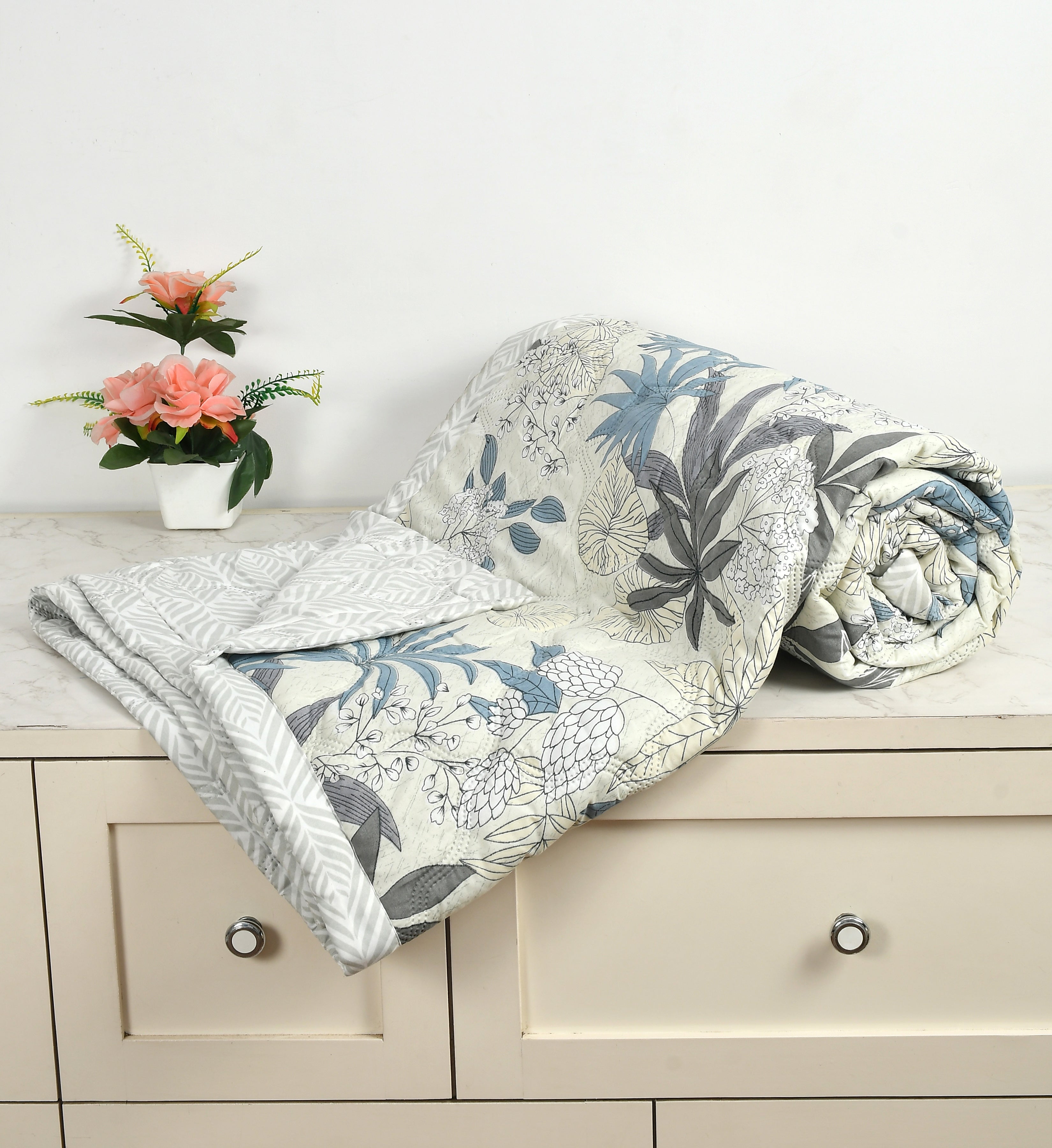 Furnofy 200 GSM Premium King Size Reversible Comforter/Quilt (220x224 cm) - Microfiber, Pack of 1