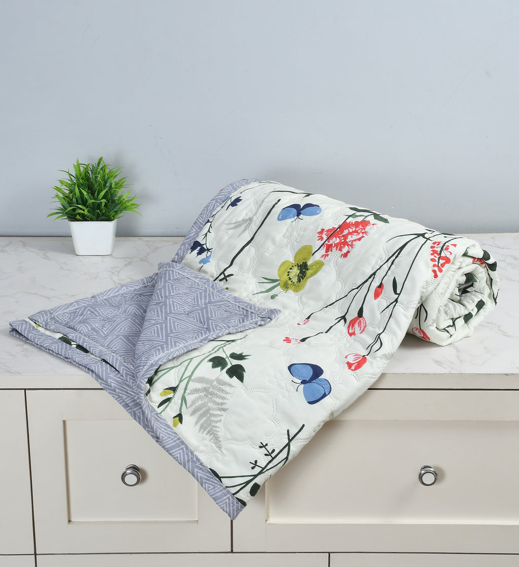 Furnofy 200 GSM Premium King Size Reversible Comforter/Quilt (220x224 cm) - Microfiber, Pack of 1, Floral White