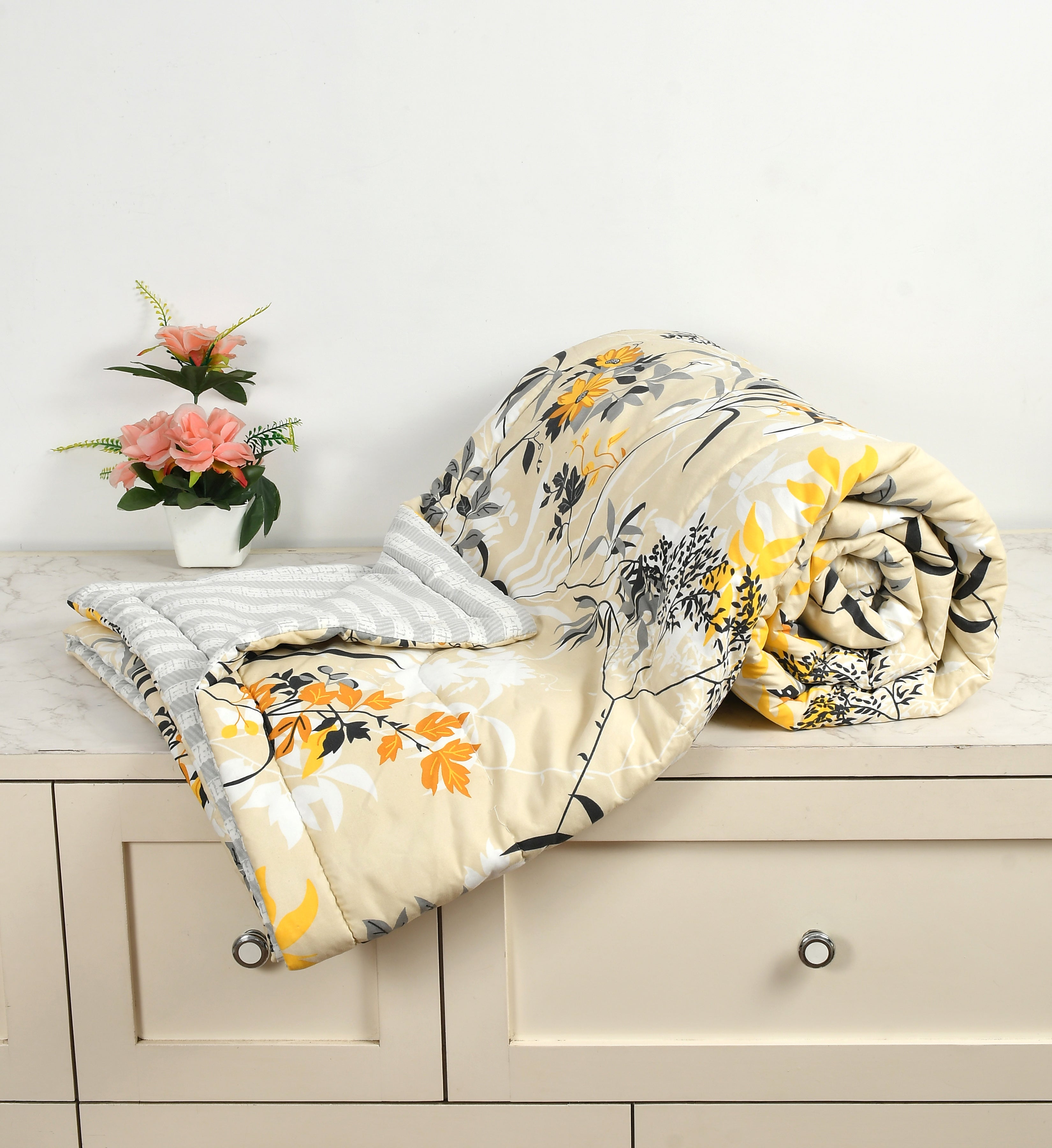 Furnofy 220 GSM Premium Single Reversible Comforter/Quilt (150x224 cm) - Microfiber, Pack of 1