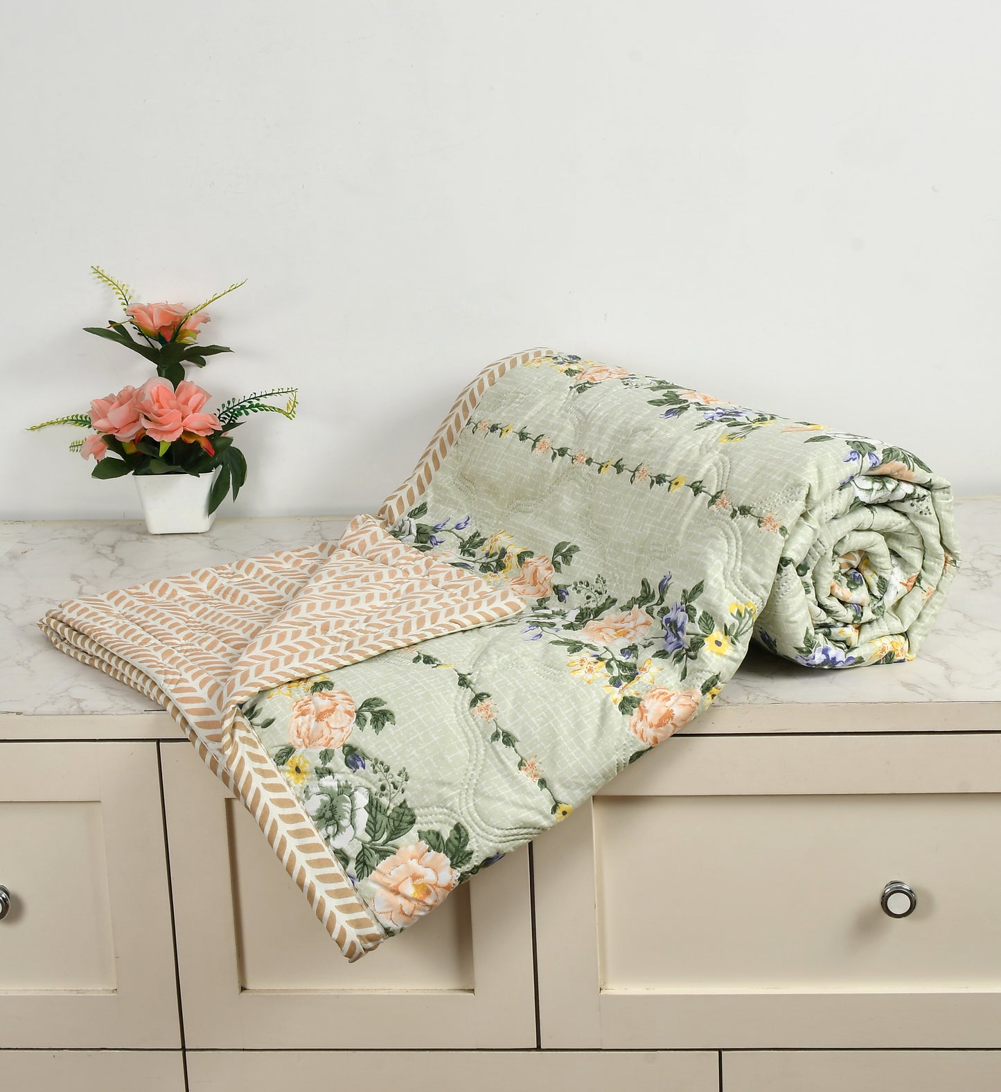 Furnofy 200 GSM Premium King Size Reversible Comforter/Quilt (220x224 cm) - Microfiber, Pack of 1