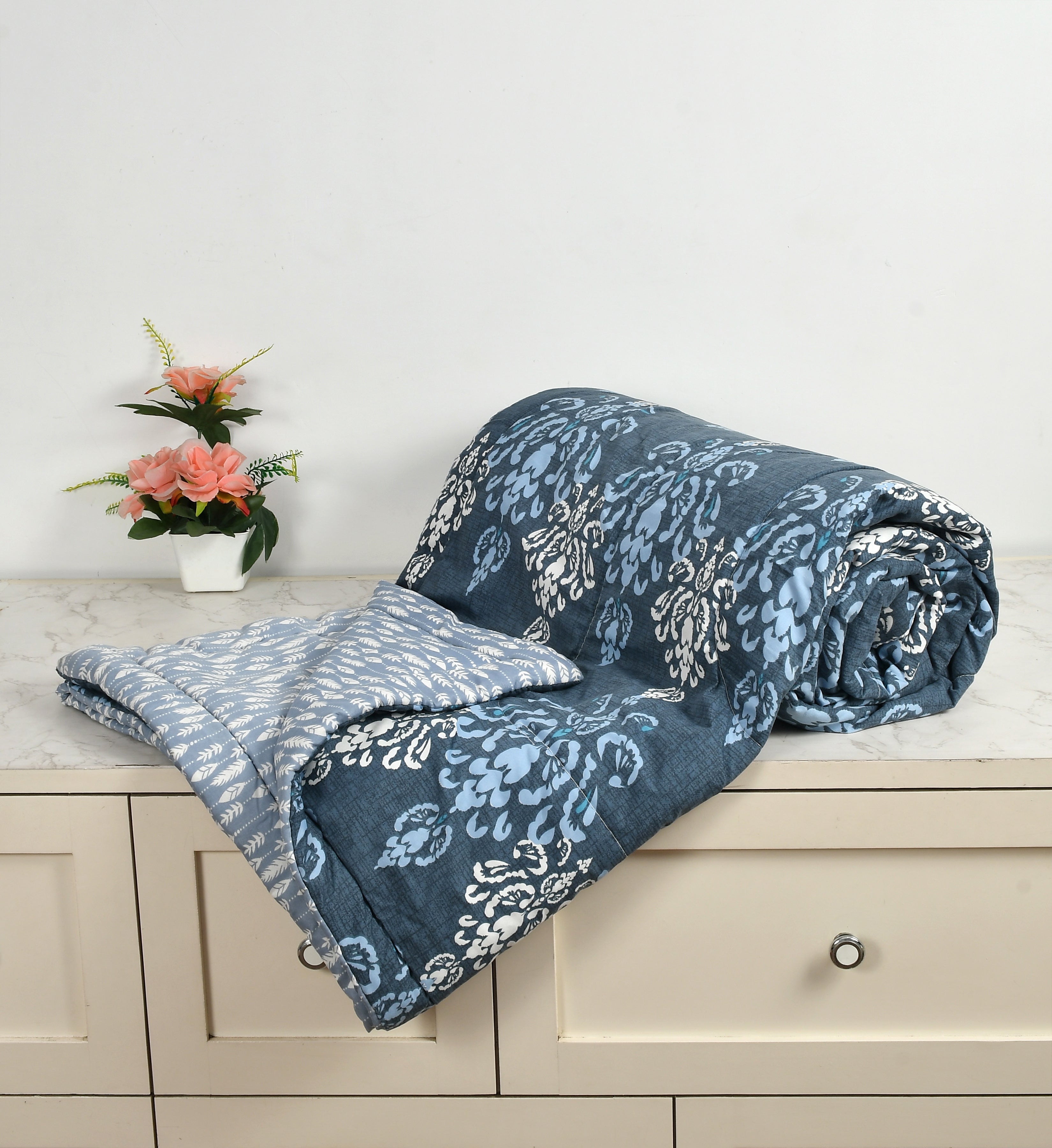 Furnofy 220 GSM Premium King Size Reversible Comforter/Quilt (220x224 cm) - Microfiber, Pack of 1,
