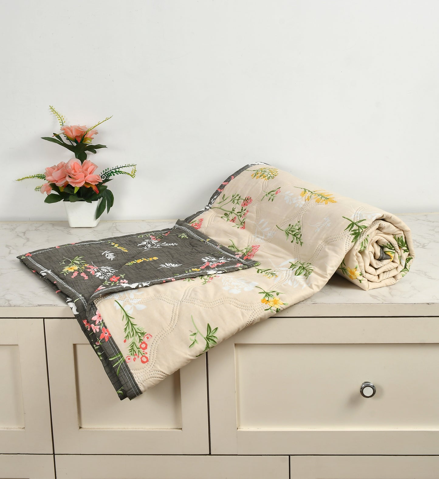 Furnofy 200 GSM Premium King Size Reversible Comforter/Quilt (220x224 cm) - Microfiber, Pack of 1