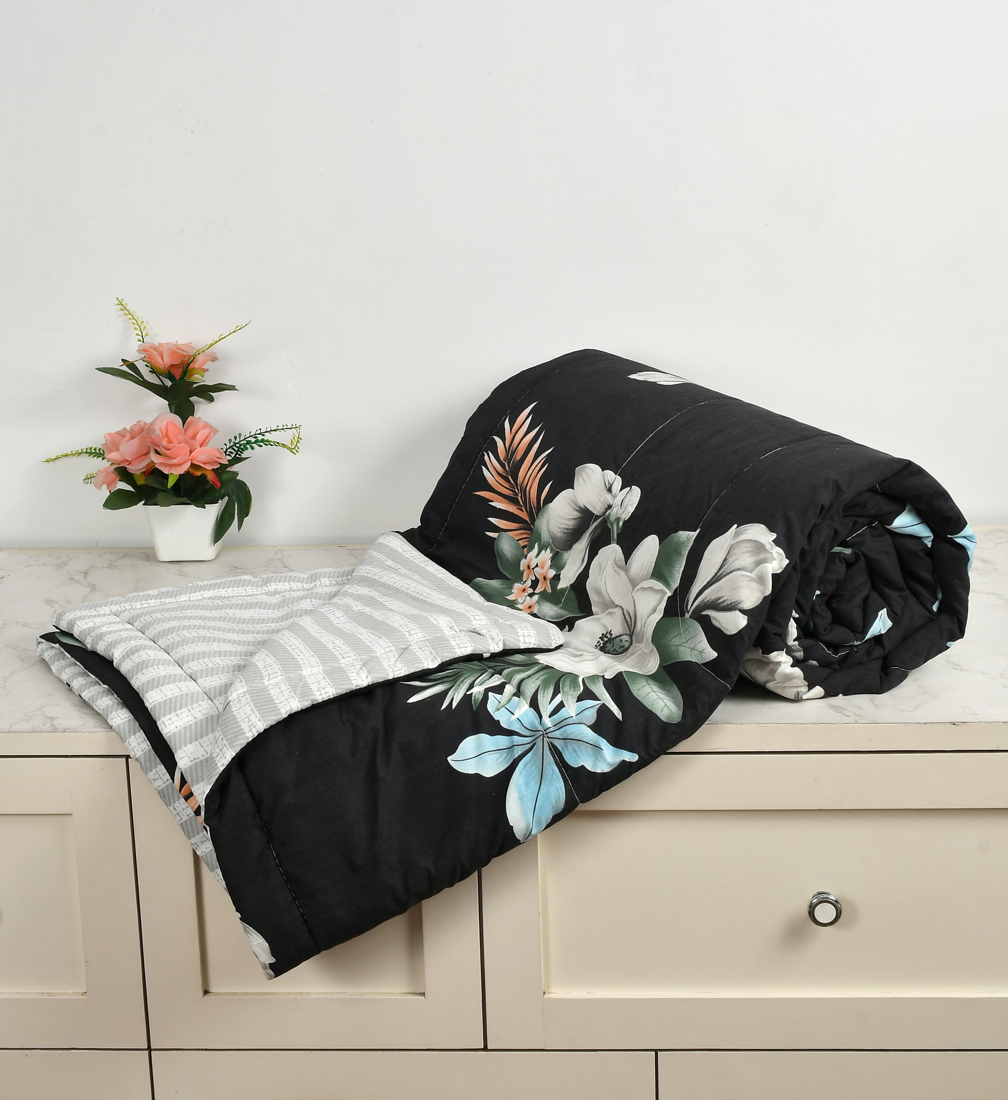 Furnofy 220 GSM Premium King Size Reversible Comforter/Quilt (220x224 cm) - Microfiber, Pack of 1