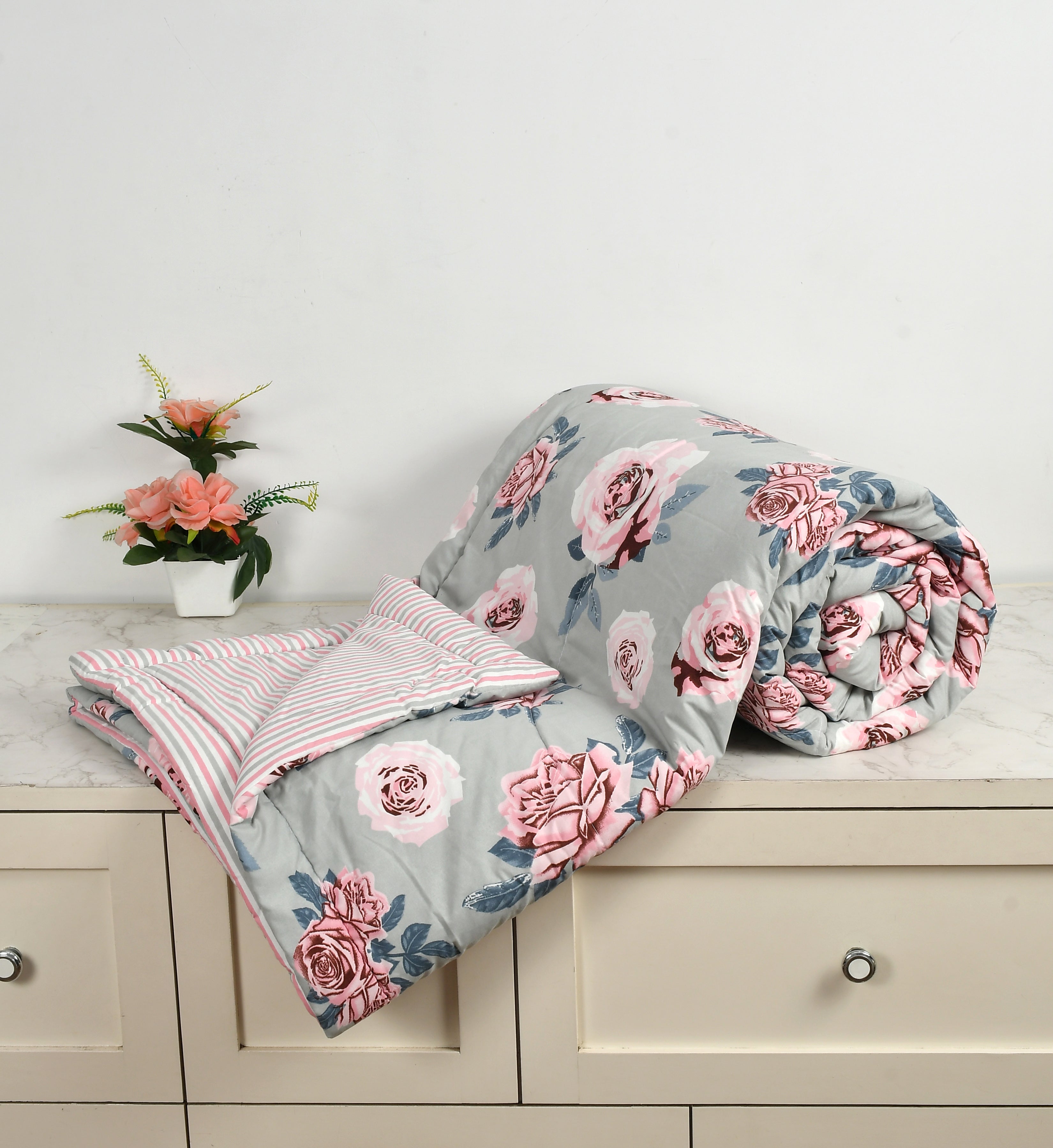 Furnofy 220 GSM Premium King Size Reversible Comforter/Quilt (220x224 cm) - Microfiber, Pack of 1