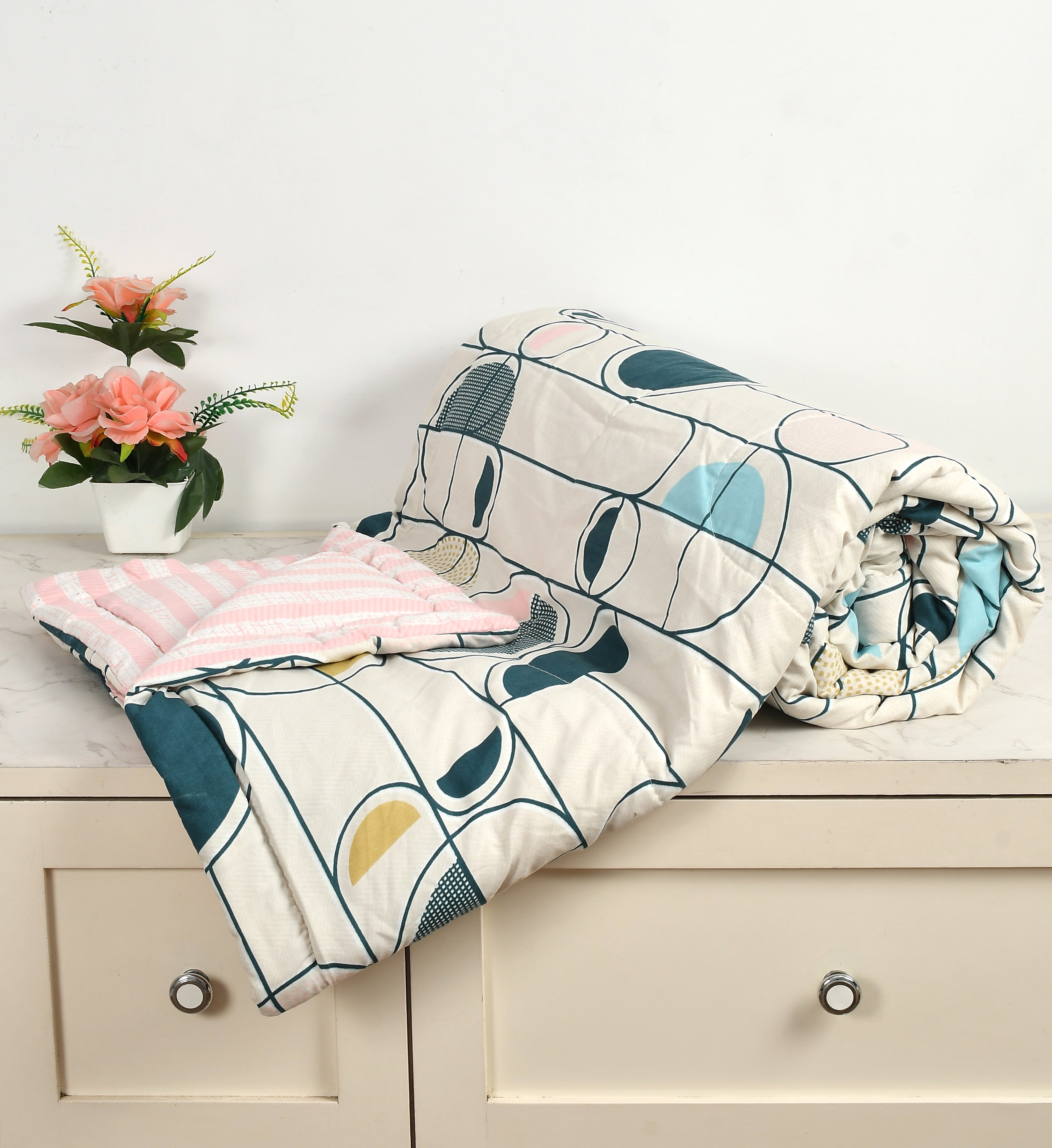 Furnofy 220 GSM Premium King Size Reversible Comforter/Quilt (220x224 cm) - Microfiber, Pack of 1