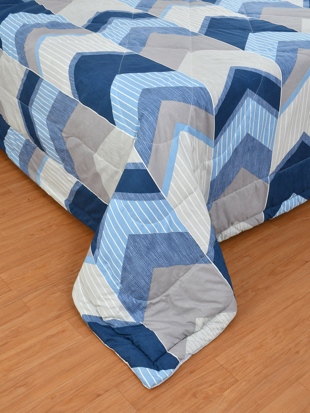 Furnofy 220 GSM Premium King Size Reversible Comforter/Quilt (220x224 cm) - Microfiber, Pack of 1, Abstract Blue